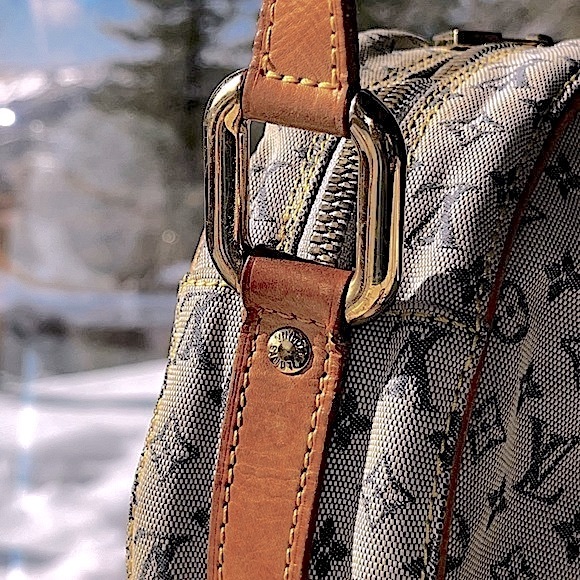 Louis Vuitton: Round Monogram LV Mini Crossbody Bag (seen on Ariana Grande) - Picture 9 of 17
